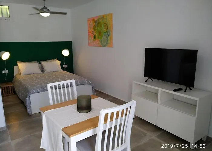 Cozy Studio Cristianos